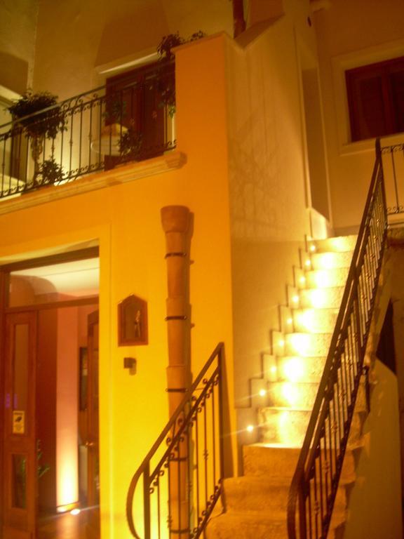 B&B Cortile Di Venere Trapani Exteriör bild